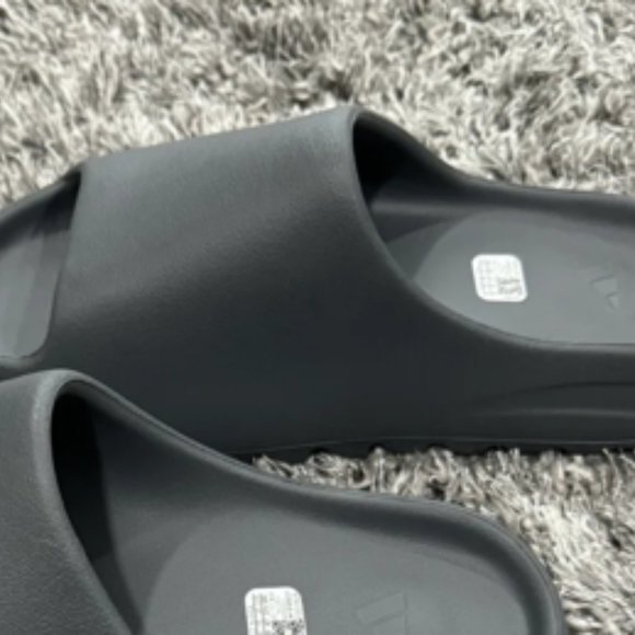 Adidas Yeezy Slide Slate Grey Men\'s Sandals 11 Like New Worn Once